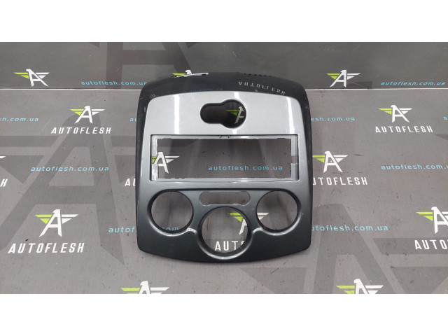 Накладка центральної консолі 8200407764, 8200469049 Renault Clio 3 рено кліо бу Накладка центральної консолі 8200407764, 8200469049 Renault Clio 3 рено кліо бу